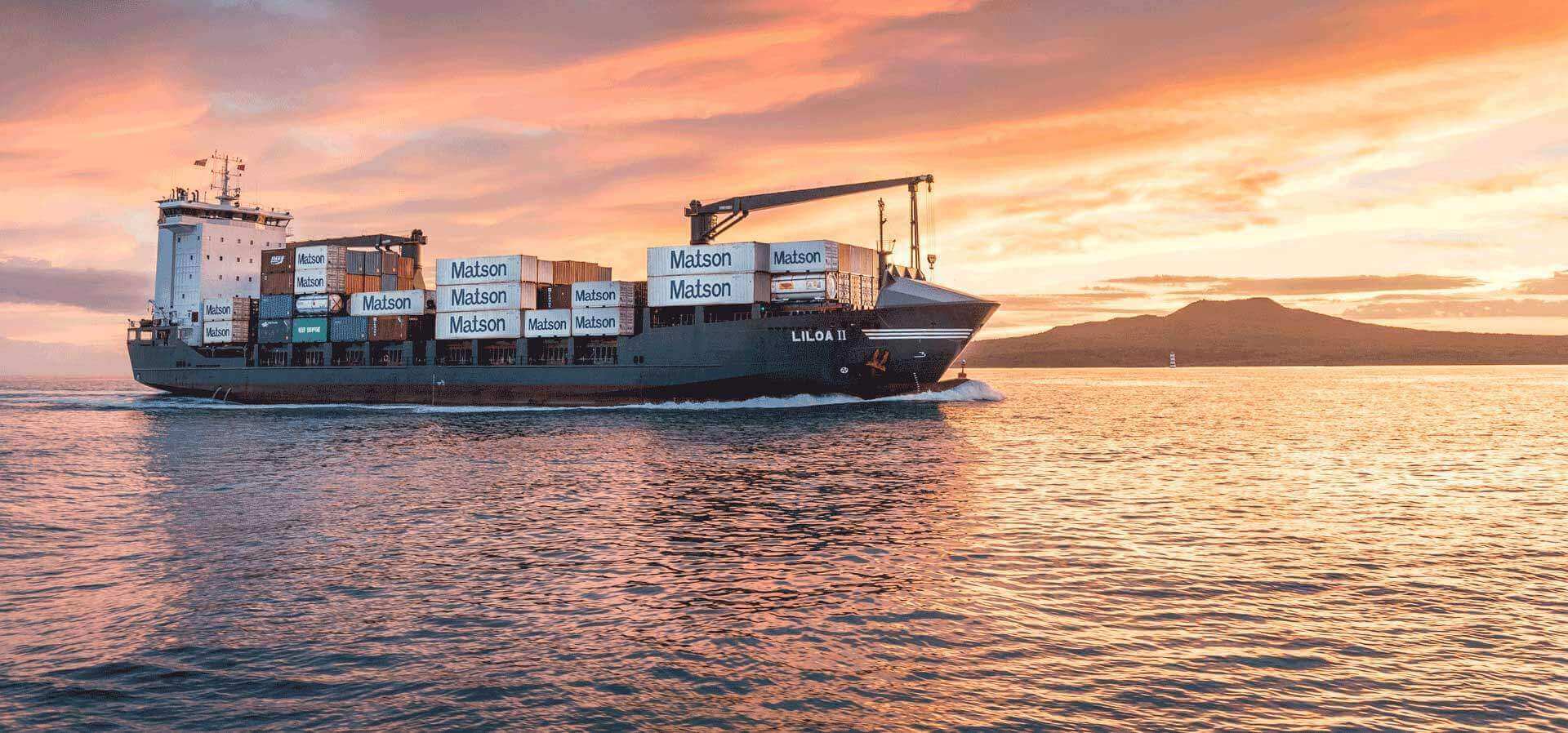 美森集装箱船Liloa II号向南太平洋运送集装箱.