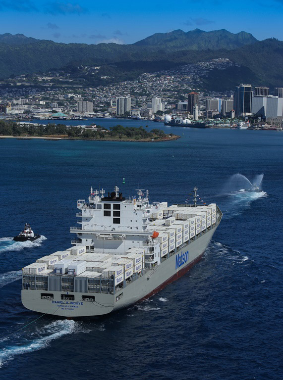 DKI arrives Honolulu with tugboats